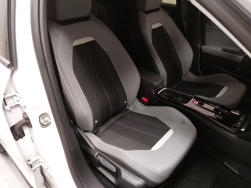 Opel Mokka-e Elegance • Full LED — 10