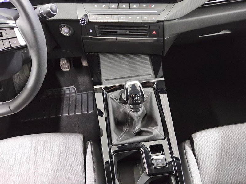 Opel Astra ST 1.2 Turbo Elegance • 360° kamera • Full LED — 6
