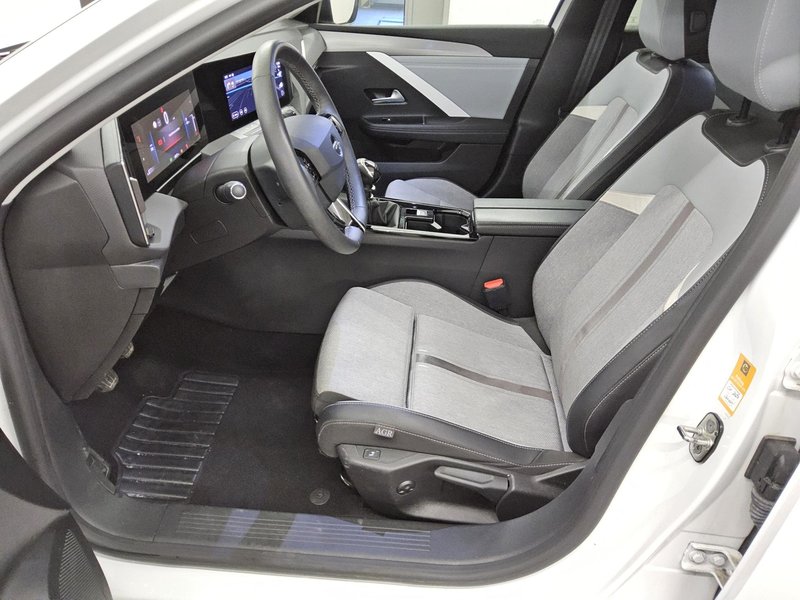 Opel Astra ST 1.2 Turbo Elegance • 360° kamera • Full LED — 9