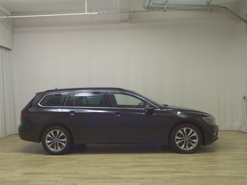 VW Passat Variant 2.0 TDI Business automatik • bežično punjenje • masaža