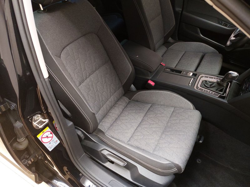 VW Passat Variant 2.0 TDI Business automatik • bežično punjenje • masaža — 10