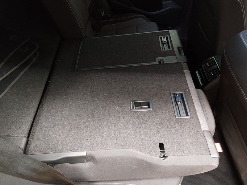 VW Passat Variant 2.0 TDI Business automatik • bežično punjenje • masaža — 11