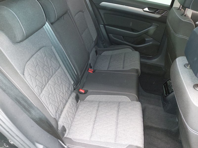 VW Passat Variant 2.0 TDI Business automatik • bežično punjenje • masaža — 12