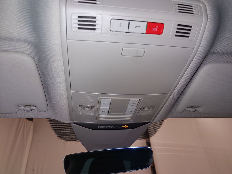 VW Passat Variant 2.0 TDI Business automatik • bežično punjenje • masaža — 13