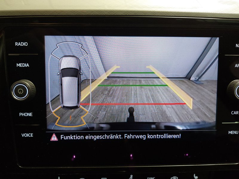 VW Passat Variant 2.0 TDI Business automatik • bežično punjenje • masaža — 15