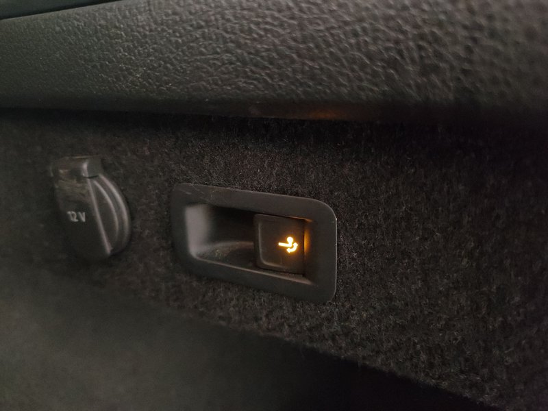 VW Passat Variant 2.0 TDI Business automatik • bežično punjenje • masaža — 17