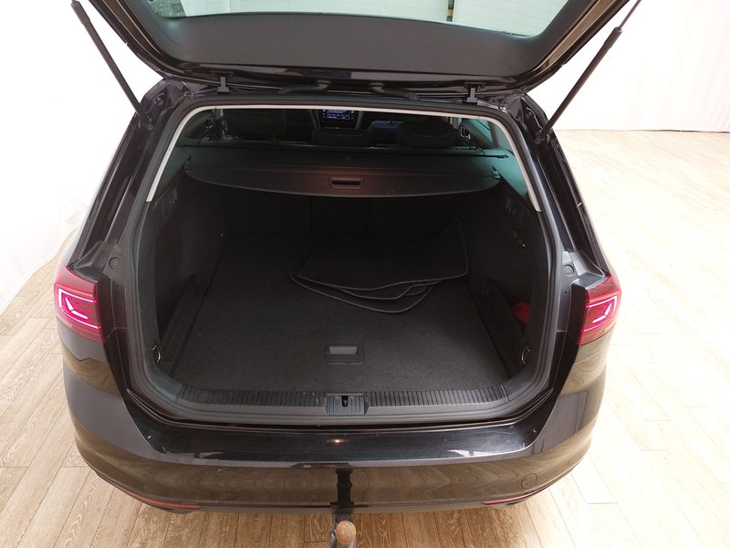 VW Passat Variant 2.0 TDI Business automatik • bežično punjenje • masaža — 18