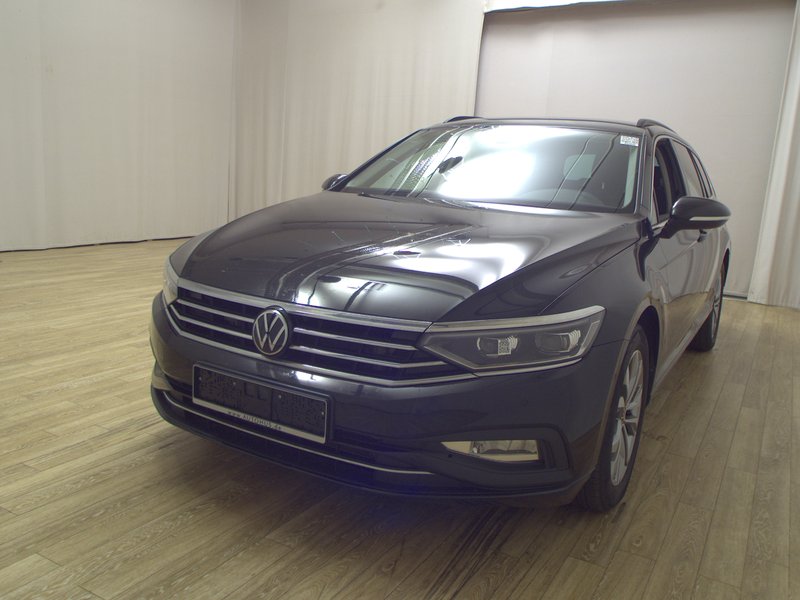 VW Passat Variant 2.0 TDI Business automatik • bežično punjenje • masaža — 2