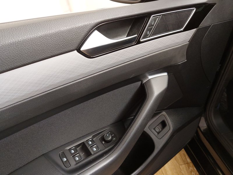 VW Passat Variant 2.0 TDI Business automatik • bežično punjenje • masaža — 5
