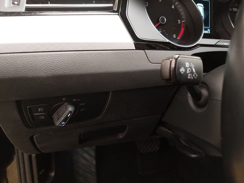 VW Passat Variant 2.0 TDI Business automatik • bežično punjenje • masaža — 7