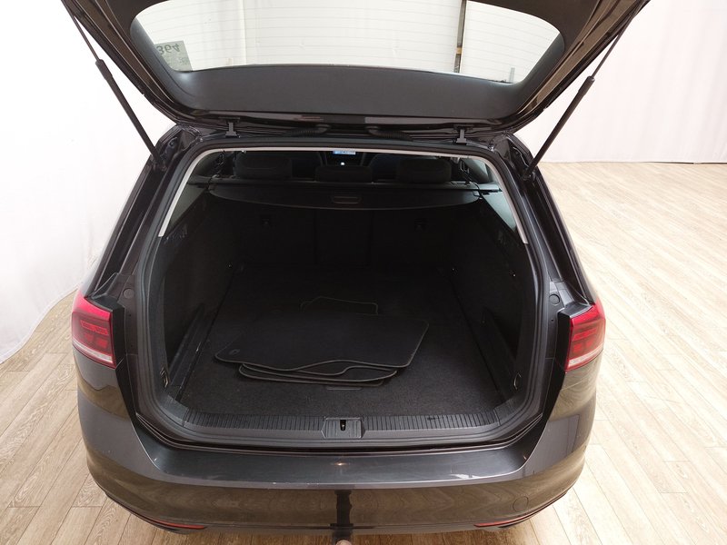 Volkswagen Passat Variant 2.0 TDI automatik Business • ACC • AHK — 17