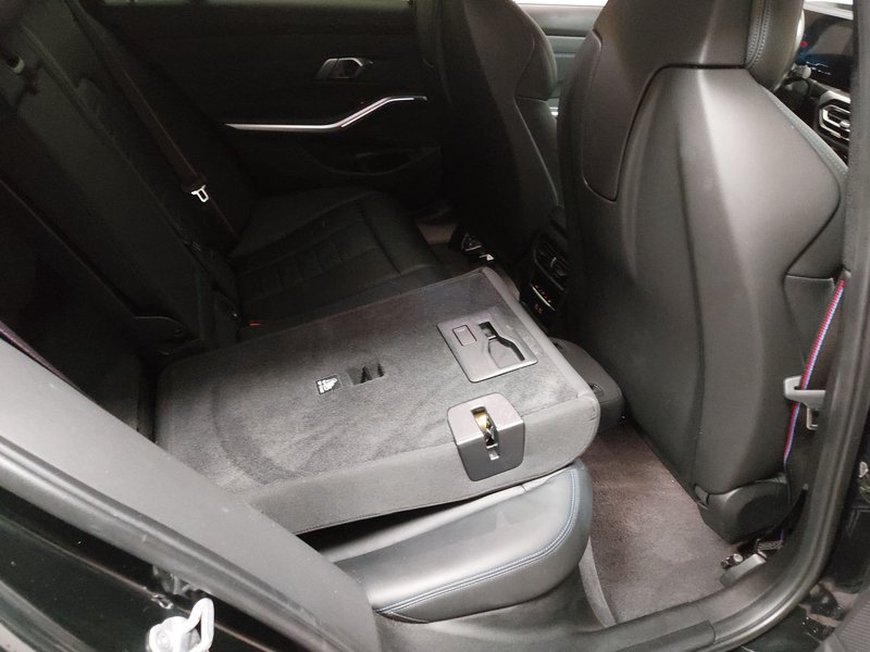 BMW 330d Touring xDrive M Sport automatik • AHK • HUD — 11