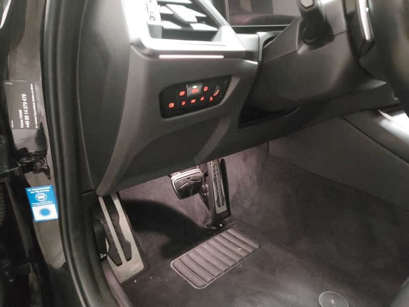 BMW 330d Touring xDrive M Sport automatik • AHK • HUD — 7