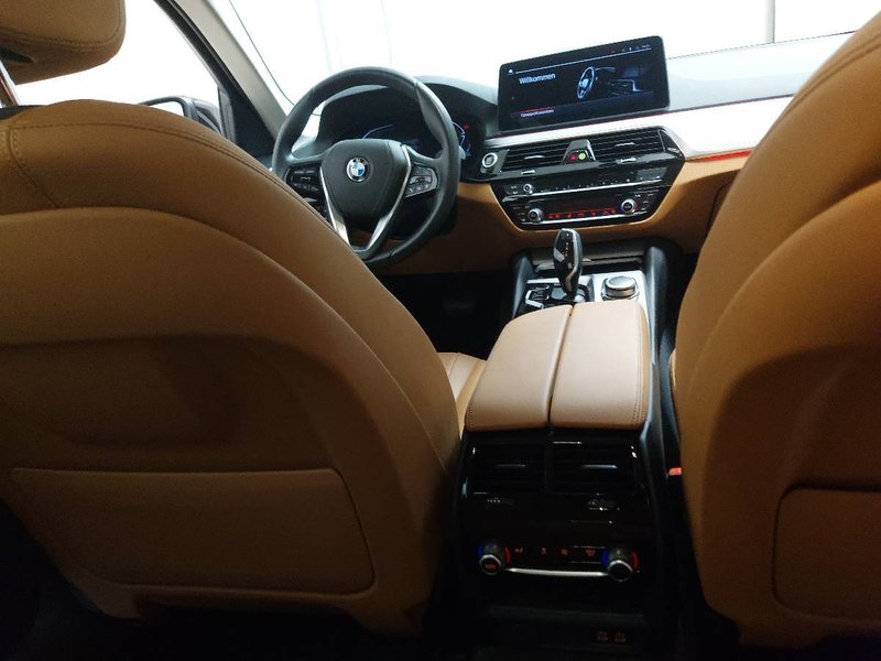 BMW 520d Touring automatik • HUD • ACC — 16