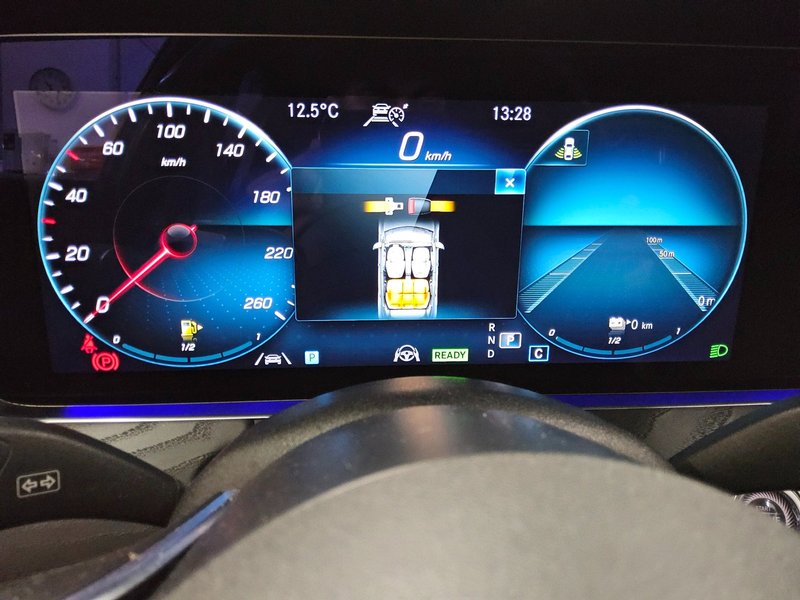 Mercedes-Benz E 300 de 4MATIC karavan automatik Avantgarde • panorama • ACC — 8