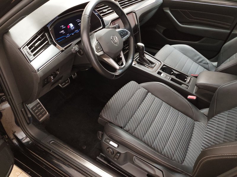 Volkswagen Passat Variant 2.0 TDI 4MOTION automatik R-Line • koža • ACC — 6