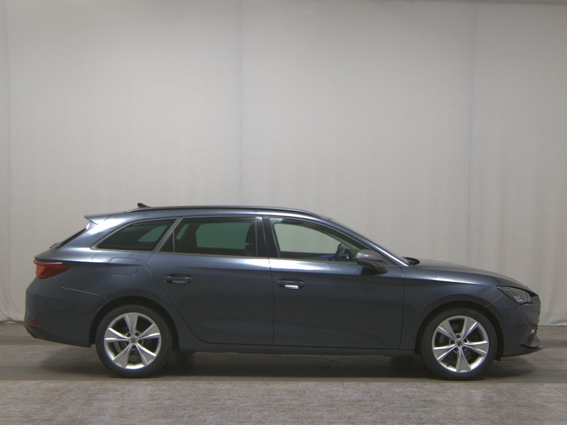 SEAT Leon Sportstourer 2.0 TDI FR-Line automatik • ACC • kuka za vuču