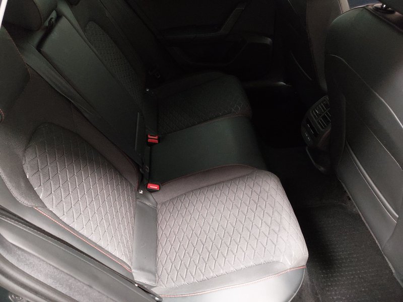 SEAT Leon Sportstourer 2.0 TDI FR-Line automatik • ACC • kuka za vuču — 12