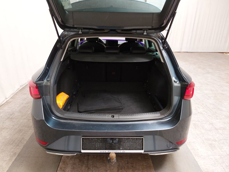 SEAT Leon Sportstourer 2.0 TDI FR-Line automatik • ACC • kuka za vuču — 15