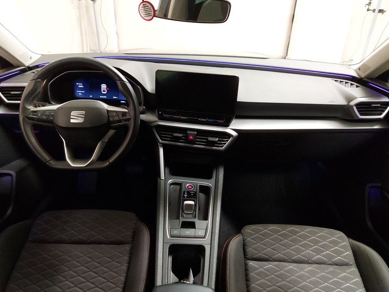 SEAT Leon Sportstourer 2.0 TDI FR-Line automatik • ACC • kuka za vuču — 16