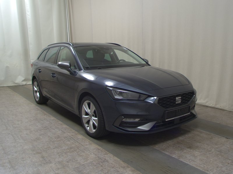 SEAT Leon Sportstourer 2.0 TDI FR-Line automatik • ACC • kuka za vuču — 3