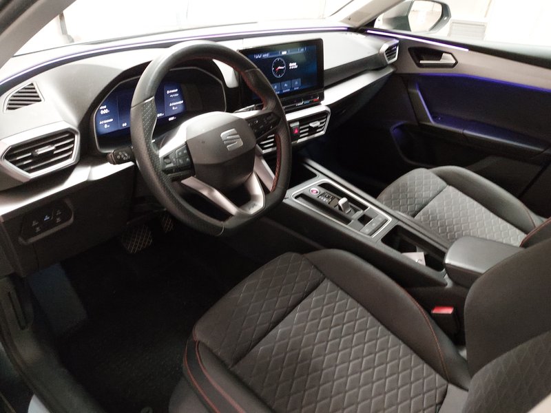 SEAT Leon Sportstourer 2.0 TDI FR-Line automatik • ACC • kuka za vuču — 6