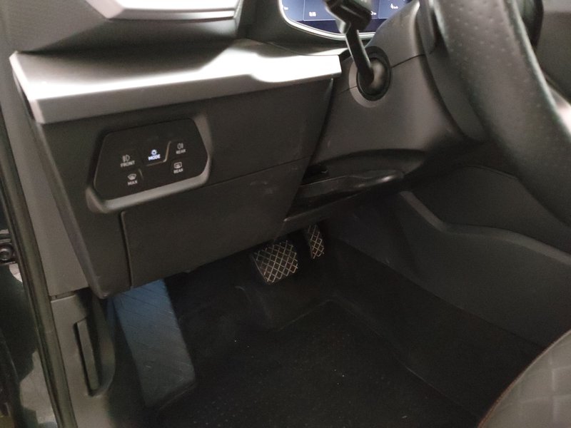 SEAT Leon Sportstourer 2.0 TDI FR-Line automatik • ACC • kuka za vuču — 7