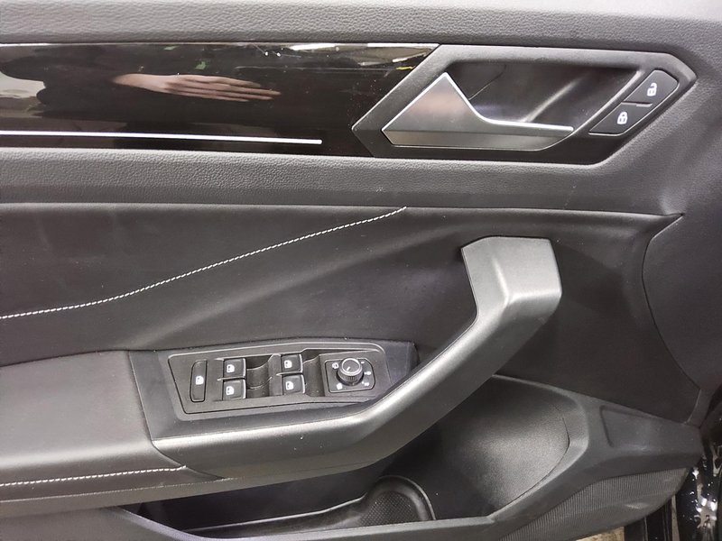 Volkswagen T-Roc 1.0 TSI R-Line • ACC • LED — 10