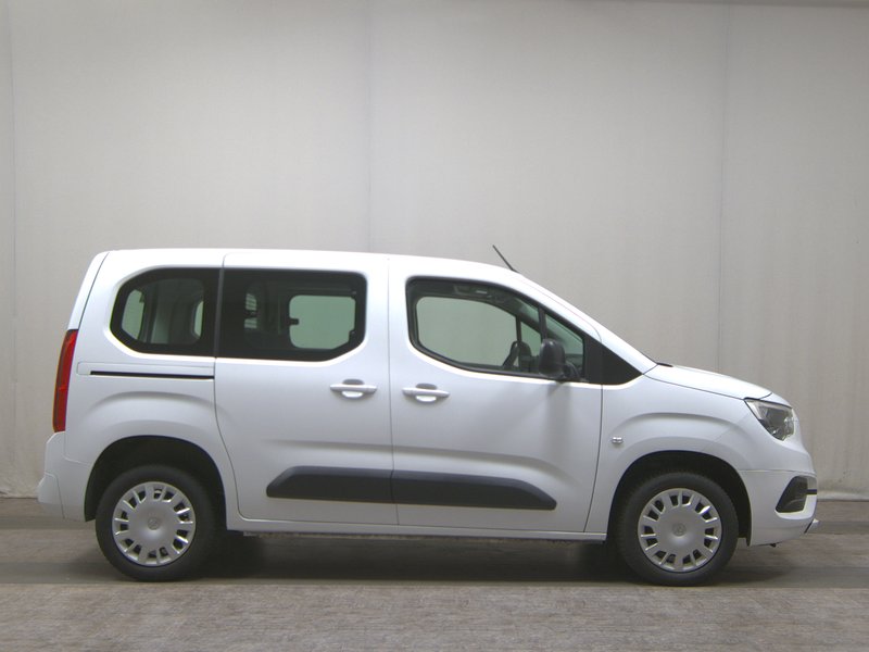 Opel Combo Life 1.5 D Edition • Tempomat • Senzori za parkiranje straga