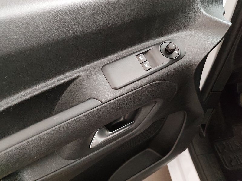 Opel Combo Life 1.5 D Edition • Tempomat • Senzori za parkiranje straga — 5