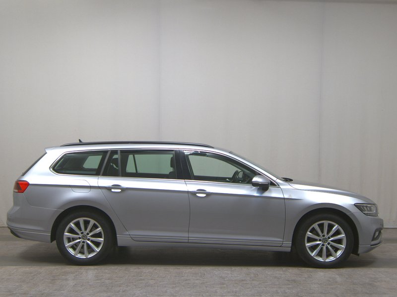 Volkswagen Passat Variant 1.5 TSI automatik • AHK • digitalni instrumenti