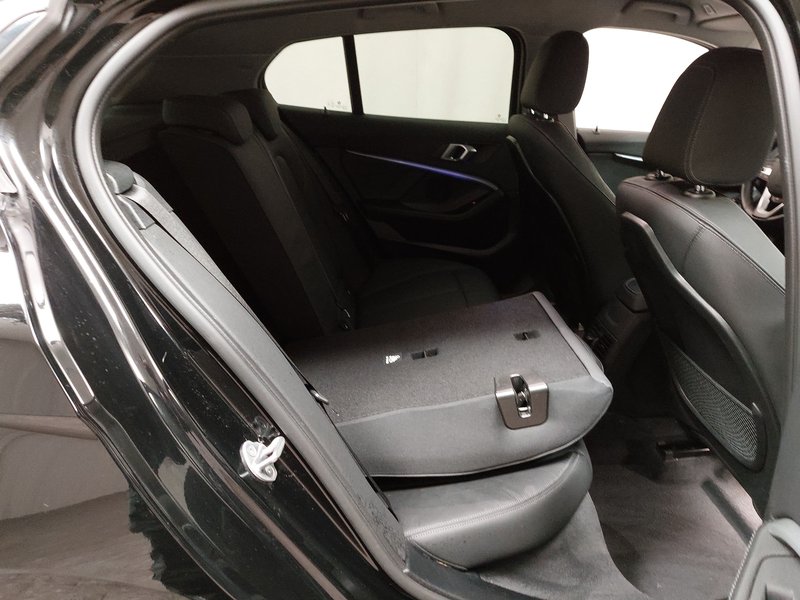 BMW 118i Luxury Line • električna peta vrata • Full LED — 11