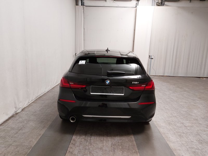 BMW 118i Luxury Line • električna peta vrata • Full LED — 14