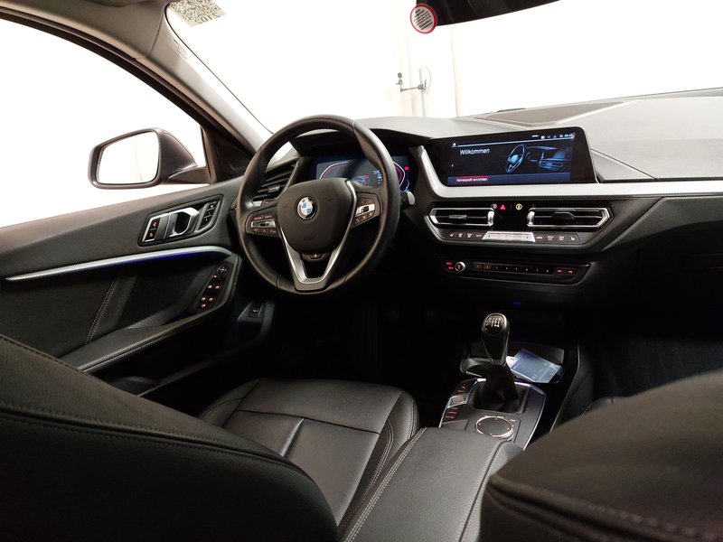 BMW 118i Luxury Line • električna peta vrata • Full LED — 18