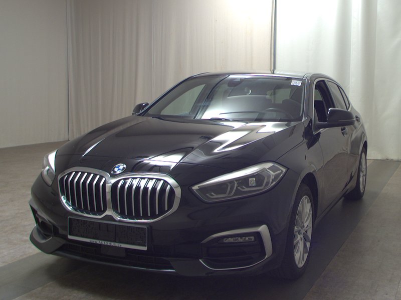 BMW 118i Luxury Line • električna peta vrata • Full LED — 2