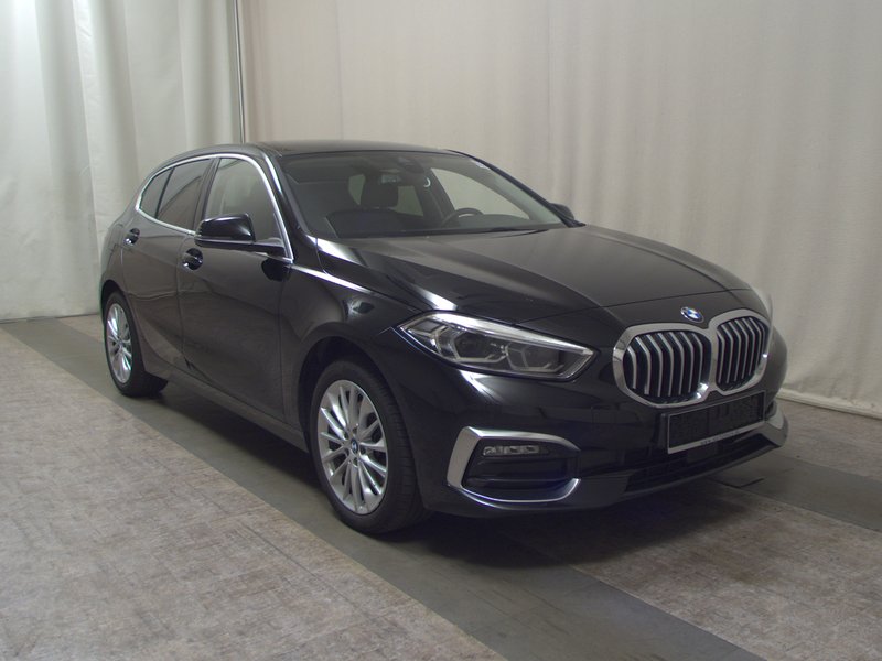 BMW 118i Luxury Line • električna peta vrata • Full LED — 3