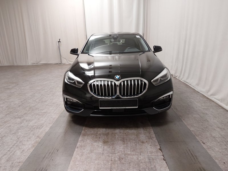 BMW 118i Luxury Line • električna peta vrata • Full LED — 9