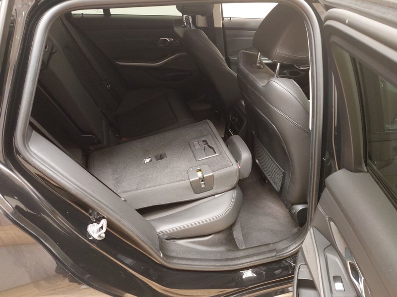 BMW 320d Touring automatik • ACC • AHK — 11