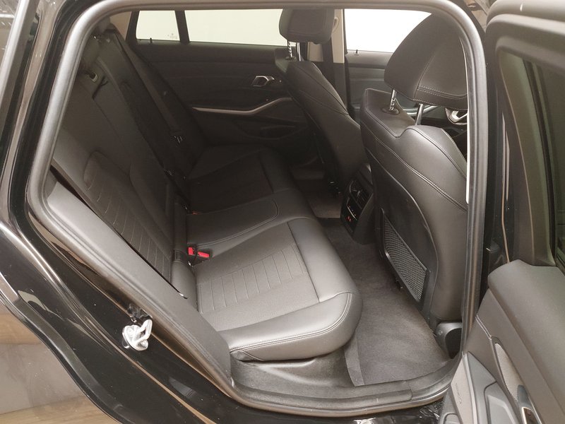 BMW 320d Touring automatik • ACC • AHK — 12