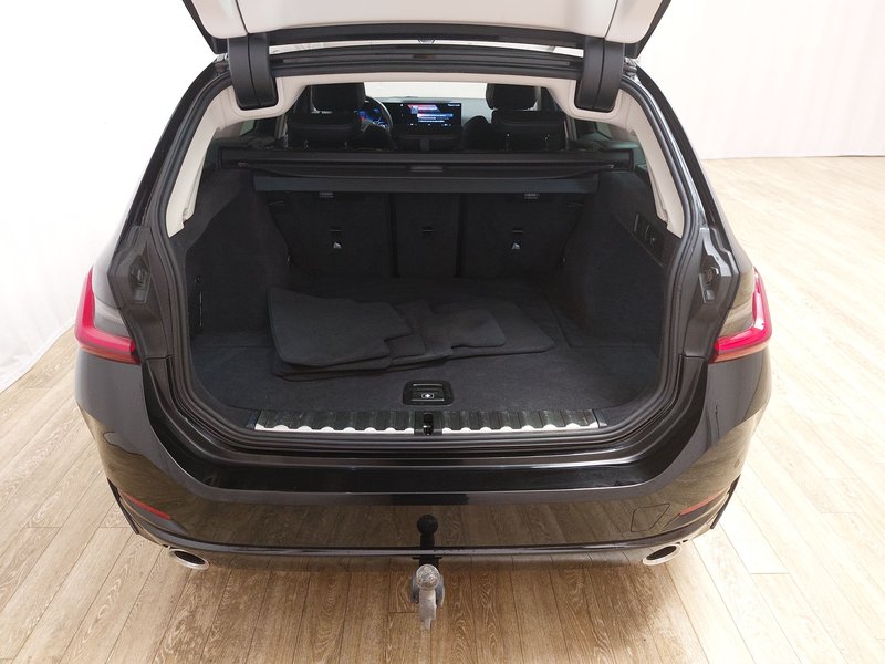 BMW 320d Touring automatik • ACC • AHK — 18