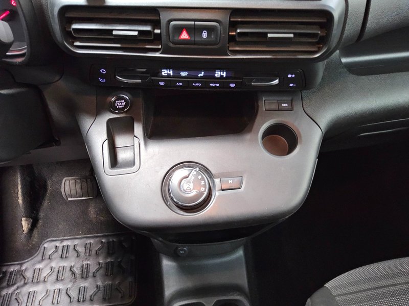 Opel Combo Life 1.5 D automatik Innovation • AHK • HUD — 6