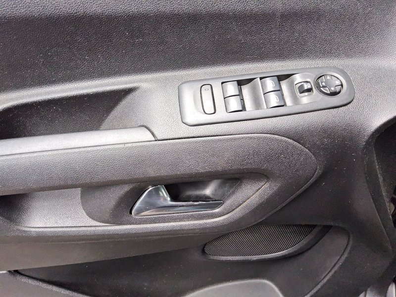 Opel Combo Life 1.5 D automatik Innovation • AHK • HUD — 9