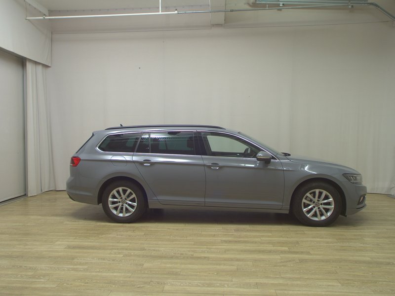 Volkswagen Passat Variant 2.0 TDI automatik Business • ACC • Full LED