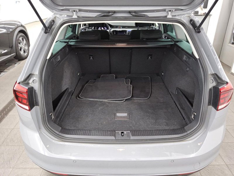 Volkswagen Passat Variant 2.0 TDI automatik Business • ACC • Full LED — 12