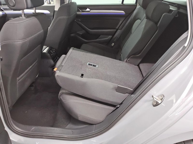 Volkswagen Passat Variant 2.0 TDI automatik Business • ACC • Full LED — 13