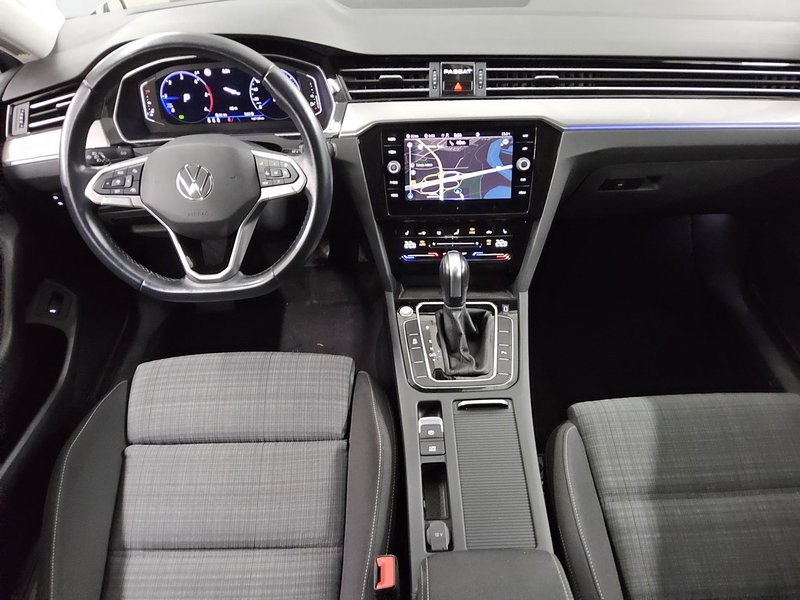 Volkswagen Passat Variant 2.0 TDI automatik Business • ACC • Full LED — 5