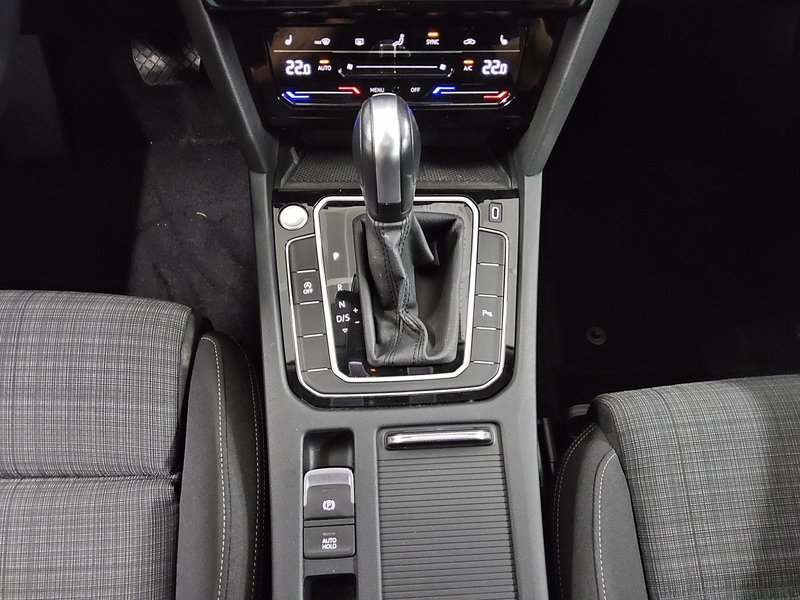 Volkswagen Passat Variant 2.0 TDI automatik Business • ACC • Full LED — 6