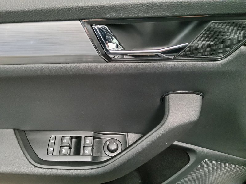 Škoda Superb Kombi 2.0 TDI automatik Ambition • ACC • električna peta vrata — 10