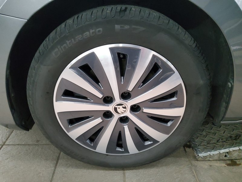 Škoda Superb Kombi 2.0 TDI automatik Ambition • ACC • električna peta vrata — 11
