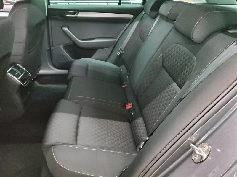 Škoda Superb Kombi 2.0 TDI automatik Ambition • ACC • električna peta vrata — 13